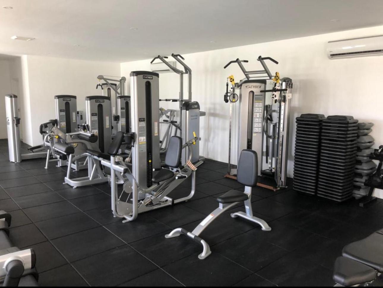 Westmoreland Hills - Mount Standfast - St James - Full Gym Membership Сент-Джеймс Екстер'єр фото